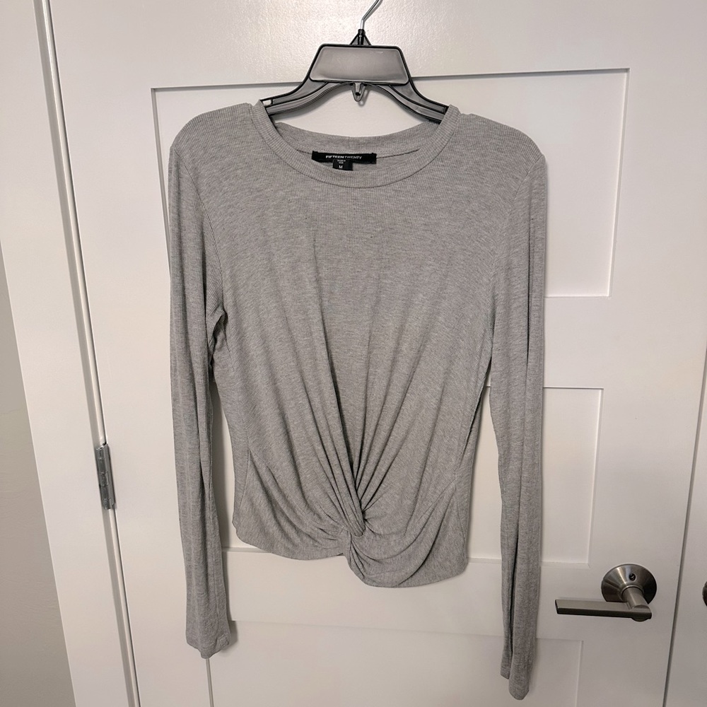 Fifteen Twenty long sleeve  grey twist top. Size medium excellent condition.